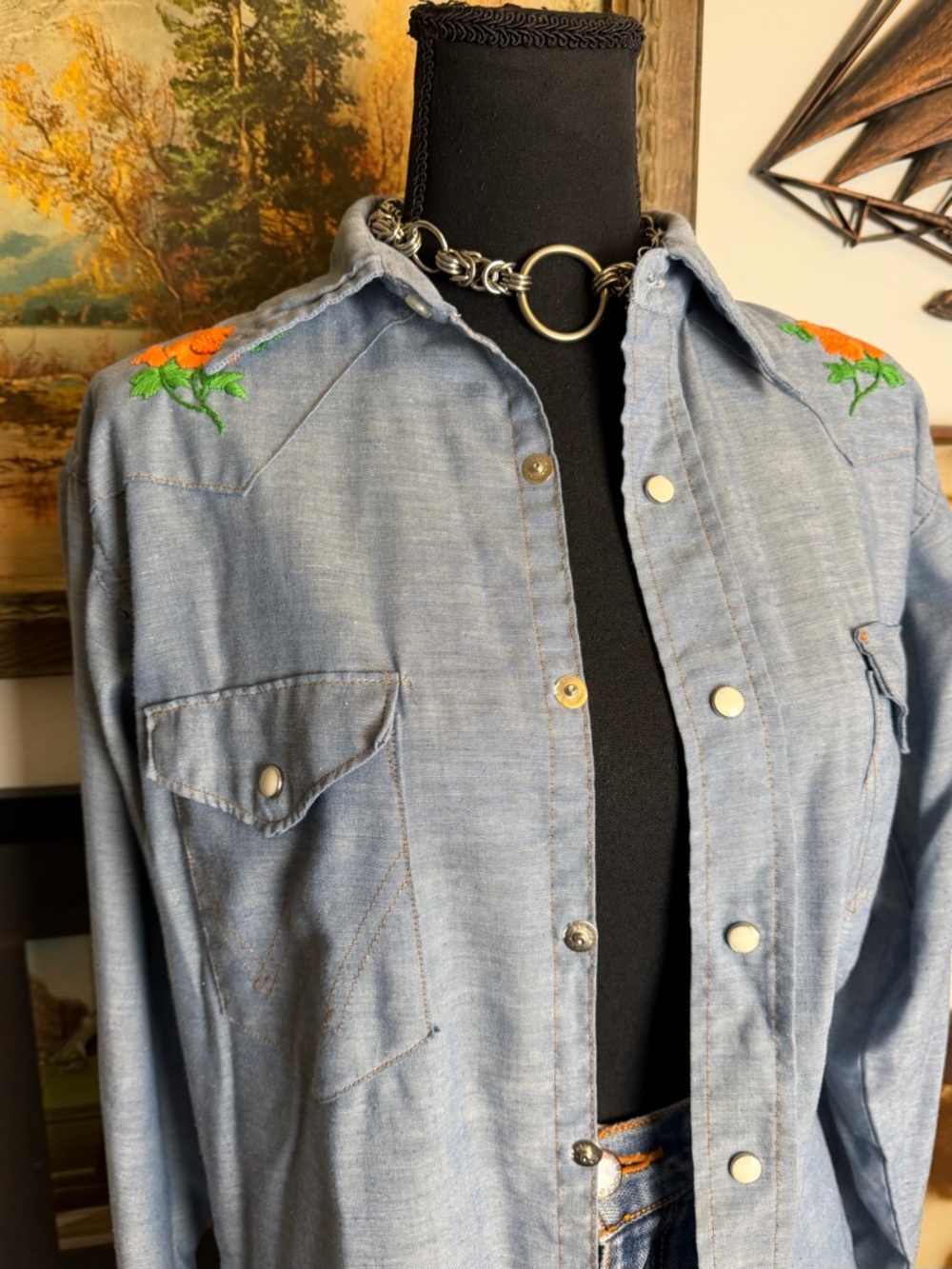 Vintage 1970s Hand Embroidered Chambray Botton Down Shirt Wrangler - Picture 4 of 14
